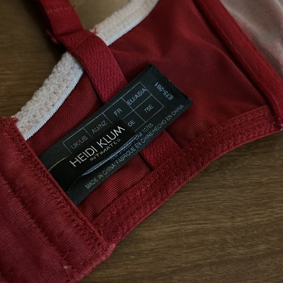 Heidi Klum 34e bra - Picture 3 of 6